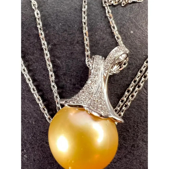 South seas pearl pendant and chain in sterling silver - Picture 1 of 11